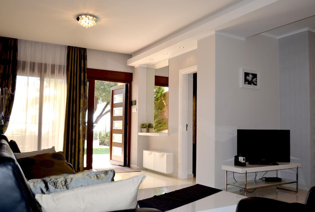 Darlex Apartments Galatex Beach Center Limassol Room photo